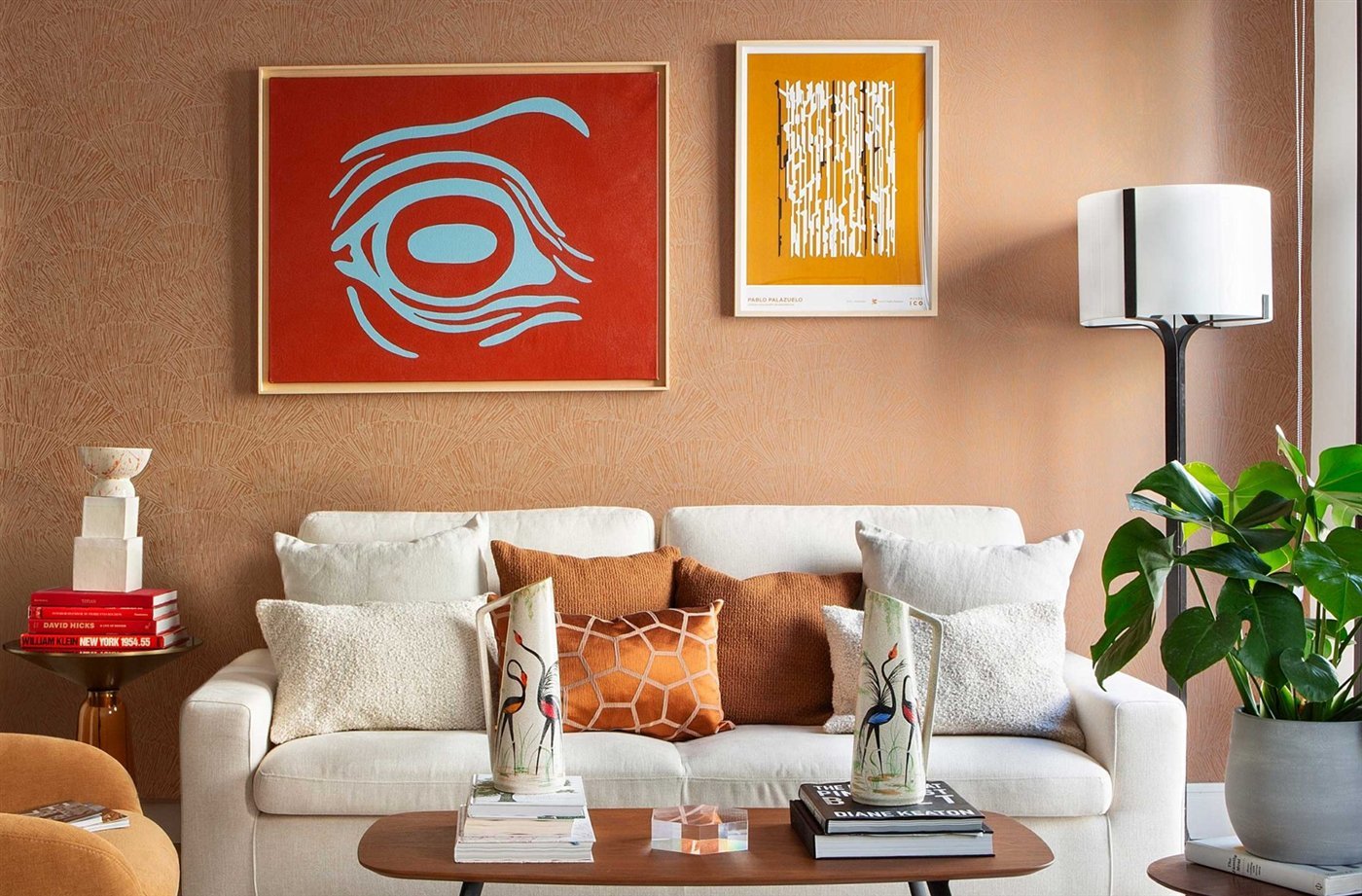 Salón residencial diseñado por Matiz, con arte, texturas y mobiliario contemporáneo